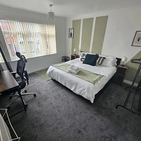 5br House -sleeps 10 - Close To Centre *