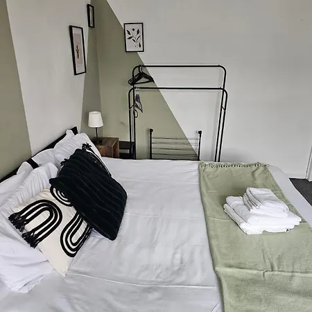 5br House -sleeps 10 - Close To Centre * Leeds (West Yorkshire)