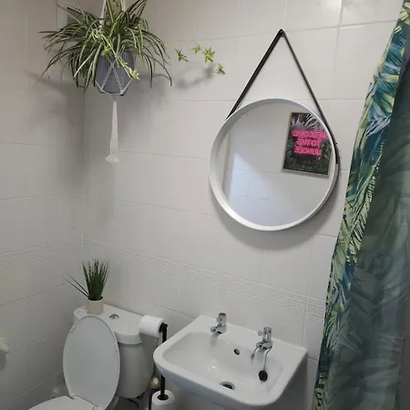 Holiday home 5br House -sleeps 10 - Close To Centre