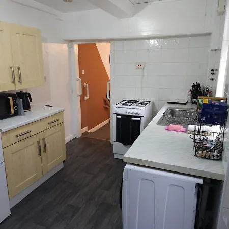 5br House -sleeps 10 - Close To Centre Leeds (West Yorkshire)