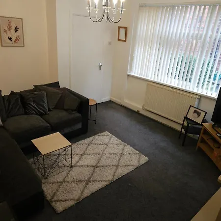 5br House -sleeps 10 - Close To Centre Holiday home Leeds (West Yorkshire)