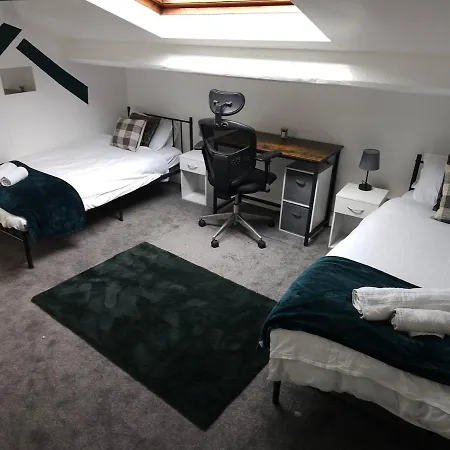 5br House -sleeps 10 - Close To Centre Leeds (West Yorkshire)