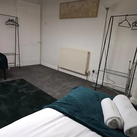 5br House -sleeps 10 - Close To Centre Leeds (West Yorkshire)
