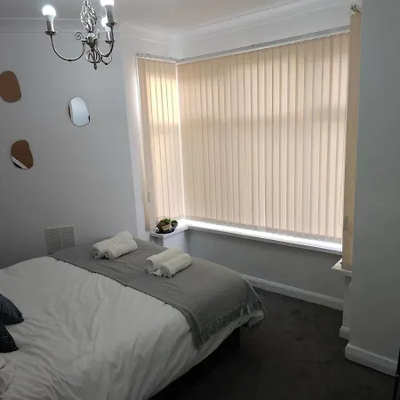 5br House -sleeps 10 - Close To Centre Holiday home *