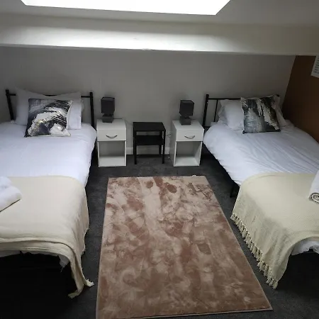5br House -sleeps 10 - Close To Centre Holiday home Leeds (West Yorkshire)