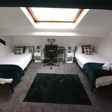 5br House -sleeps 10 - Close To Centre
