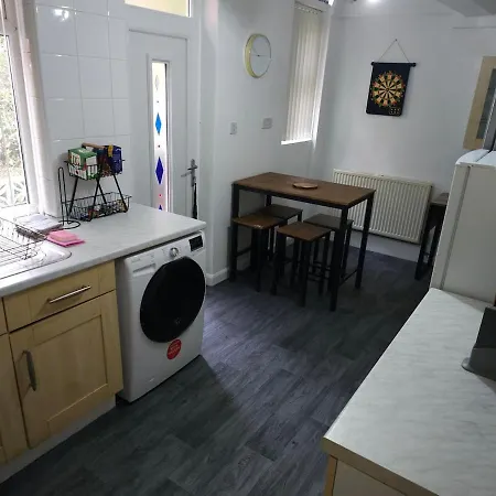 5br House -sleeps 10 - Close To Centre Holiday home