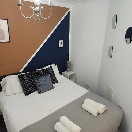 5br House -sleeps 10 - Close To Centre Holiday home *