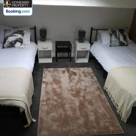 Semesterbostad 5 Bedroom House By Homebird Management Short Lets & Serviced With Free Parking & Garden Leeds (West Yorkshire)