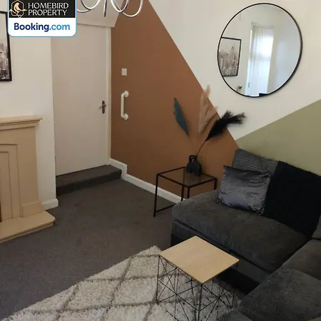 5 Bedroom House By Homebird Management Short Lets & Serviced With Free Parking & Garden Semesterbostad *