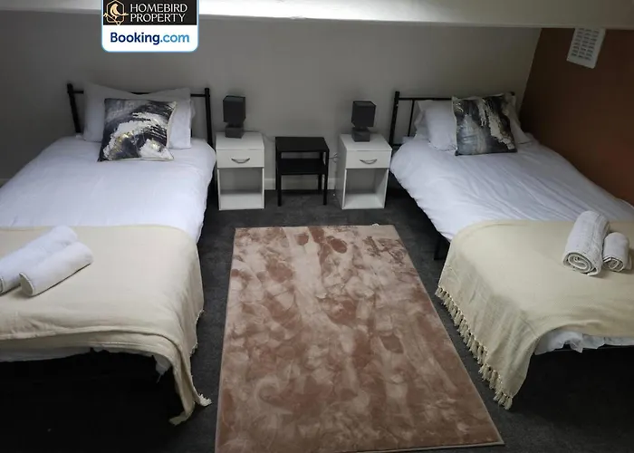 Semesterbostad 5 Bedroom House By Homebird Management Short Lets & Serviced With Free Parking & Garden Leeds (West Yorkshire)